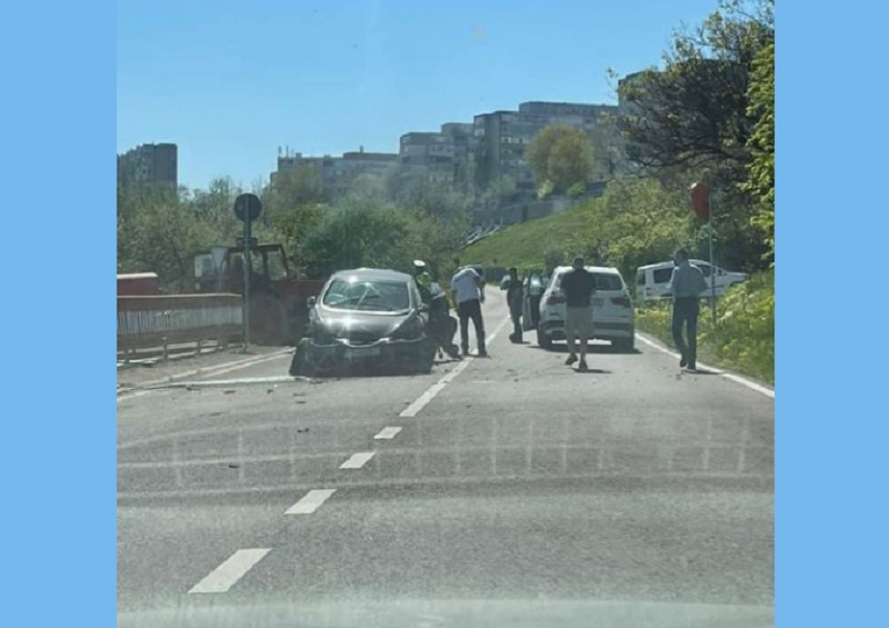 Accident pe Valea Portului din Constanţa. Un BMW şi un Seat s-au ciocnit, iar două persoane au fost rănite